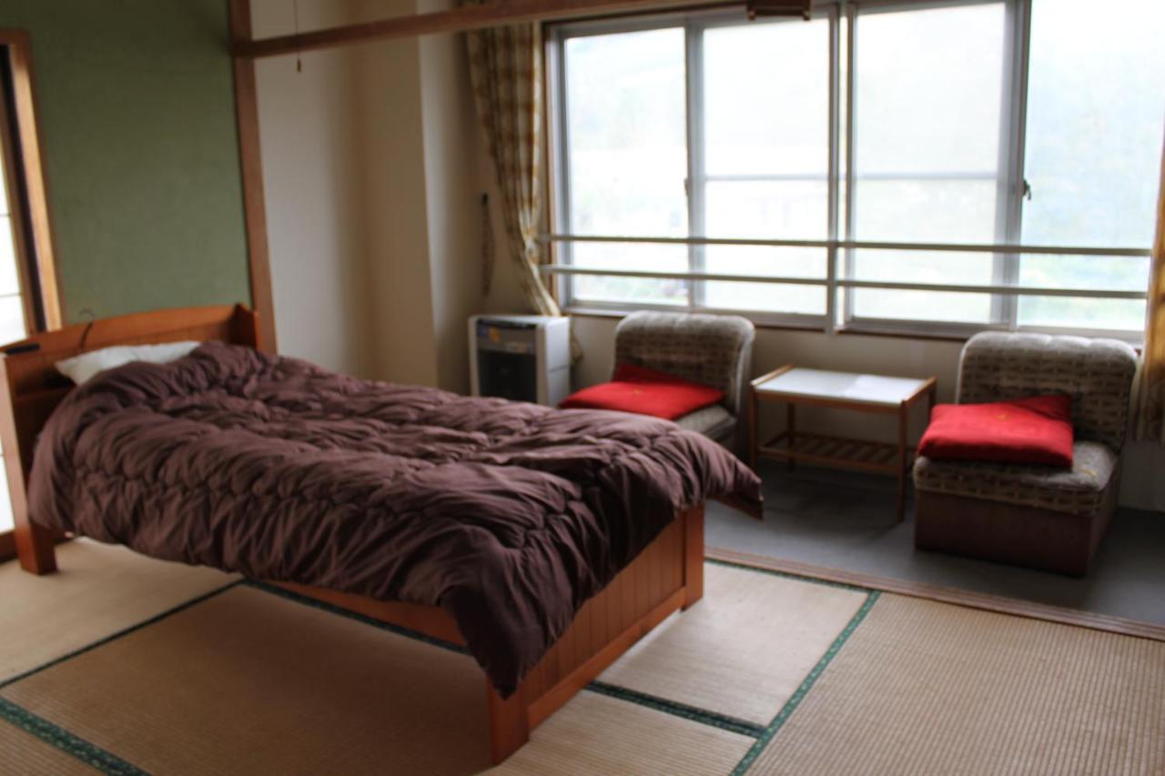 Cafe Cerisier栖里時絵 Hotel Myoko Luaran gambar