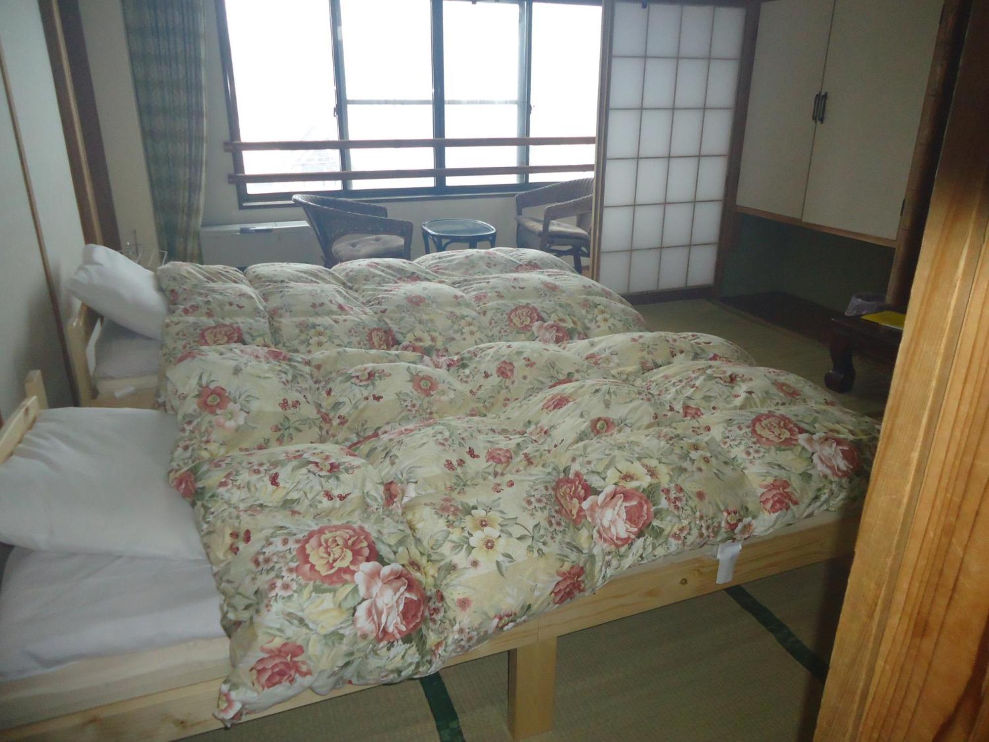 Cafe Cerisier栖里時絵 Hotel Myoko Luaran gambar
